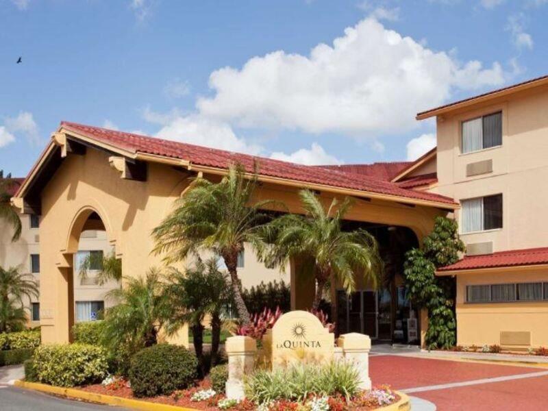 La Quinta By Wyndham St. Pete-Clearwater Airport Hotel Exterior foto